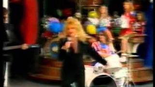 Bonnie Tyler - Interview + Sally Comes Around (with Carousel)