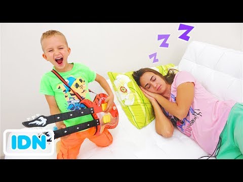 Vlad dan Nikita memainkan alat musik dan membangunkan Ibu