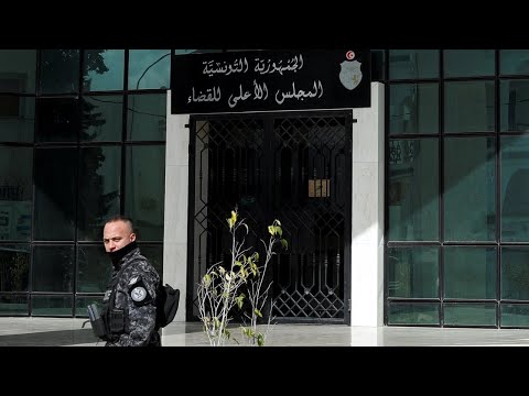 القضاء التونسي يقرر منع وسائل الإعلام السمعية البصرية من تغطية قضيتي التآمر على أمن الدولة