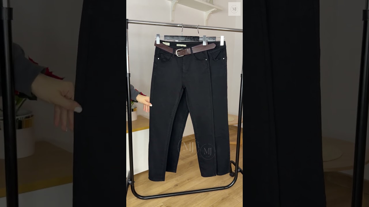 Ідеальні чорні джинси на кожен день