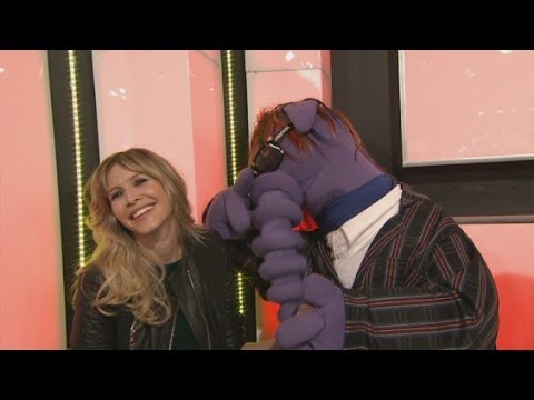 Showmatch 2014 - Tinelli celoso: el Oso Arturo se quiso levantar a Guillermina Valdés