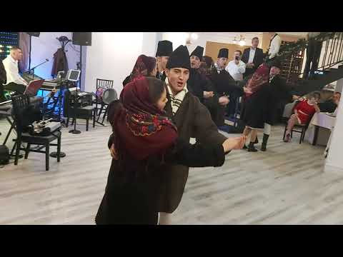 Suita de dansuri populare- La stransura