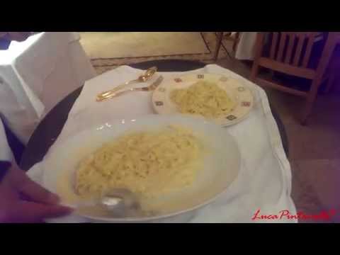 Fettuccine cacio e pepe in Mexico City funny preparation