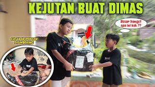 Download lagu dimas dikasih kejutan mainan baru sama kak adit, auto unboxing!! mp3 Download lagu dimas dikasih kejutan mainan baru sama kak adit, auto unboxing!! mp3