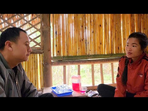 Phong unexpectedly arrived at Hong's house and asked about her relationship with Hoi.