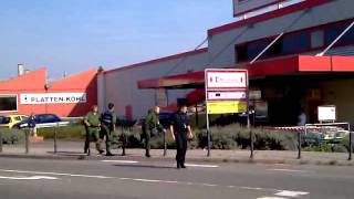 preview picture of video 'Überfall auf Postbank im Kaufland Grünstadt am 24.09.2011, Teil 4'