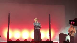 Lily Allen - Family Man (live in Brussels 2018)