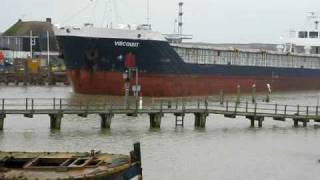 preview picture of video 'The MV Viscount arriving at Rye Harbour'