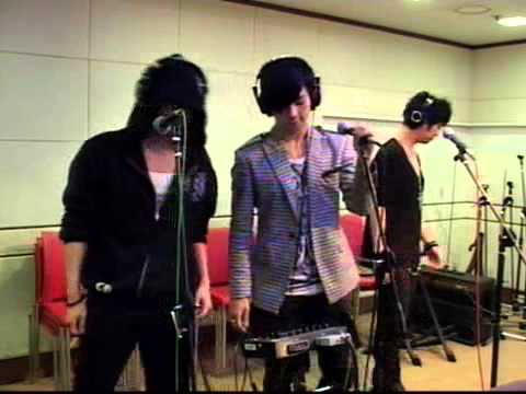 110721 DJ Gyuri Shimshimtapa (Guest: MBLAQ, Girl's Day) [7/9]