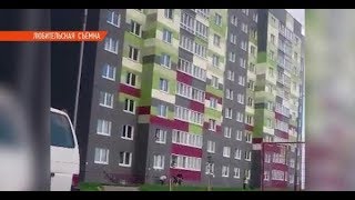 Парень падает но его не ловят