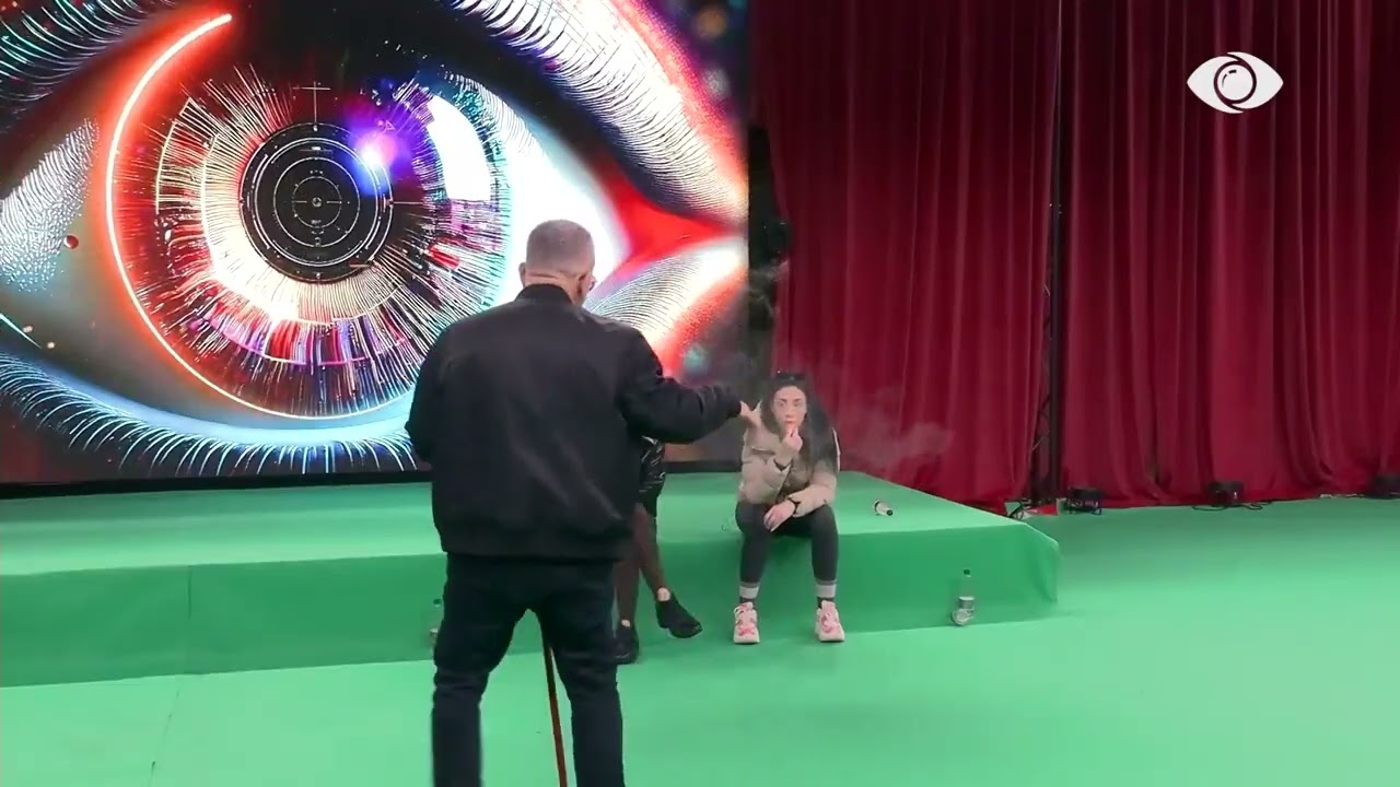 Je naive…/ Artani i drejtohet Stelinës