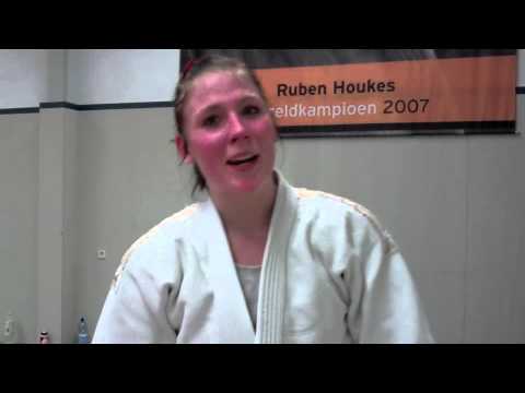 Winnaar Grand Slam Parijs Kim Polling laat haar Koningsworp zien