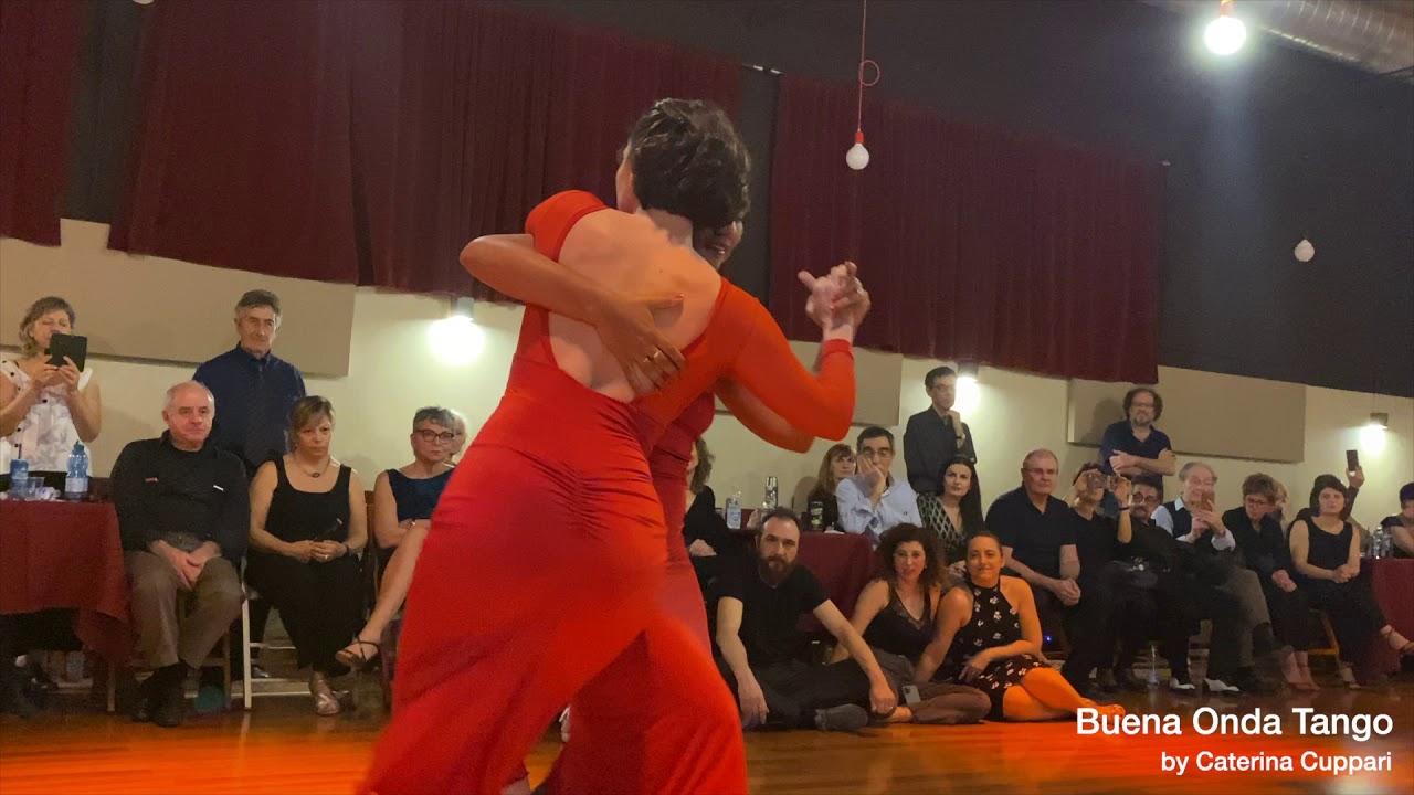 Video thumbnail for Ines Muzzopappa e Corina Herrera - Milonga