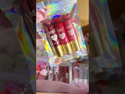 SHE ORDERED 3 LIP CARE LUCKY SCOOPS 🤩 AND GOT SO MANY LIPGLOSSES & MORE💋 #lipgloss #youtubeshorts