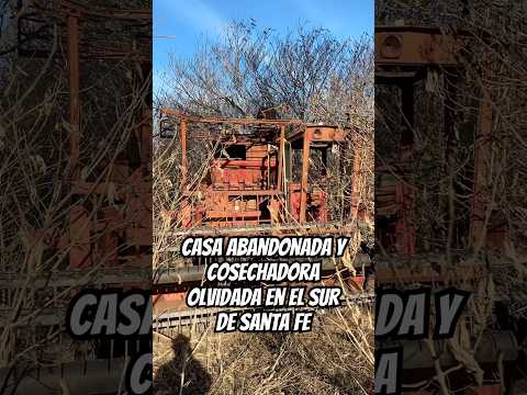 Casa abandonada y cosechadora olvidada en el sur de Santa Fe
