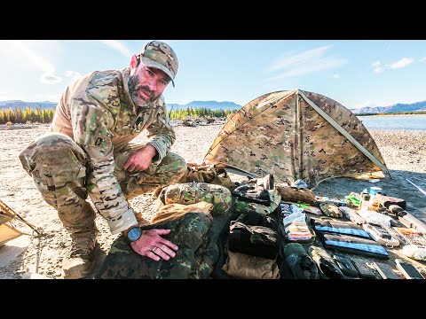 Otto zeigt seine Survival Squad Ausrüstung