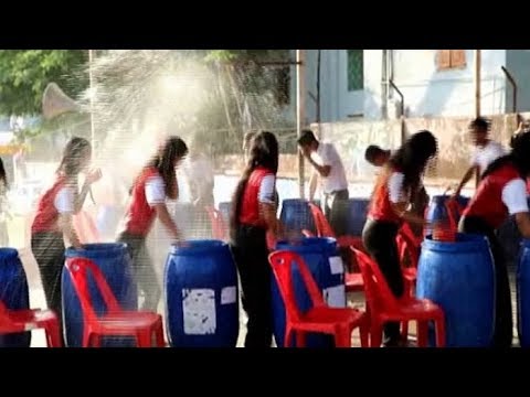 সাংগ্রাই উৎসব তরুণীদের জলকেলি