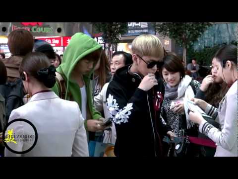 111102 BEAST at the airport heading to Japan #2