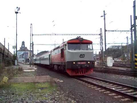 749 008 - na čele R 1252 - rozjezd Praha Hl.n. - 2.10.2010.