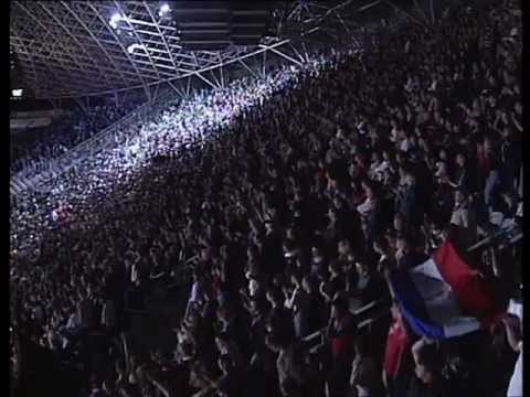 Thompson-Grdović-Giuliano-Vitasović- Škoro-Bulić-Klapa Tragos-Lijepa li si (Poljud 2002)