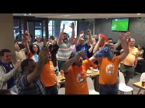 Celebración victoria Básquet Coruña 2° partido playoff 2018