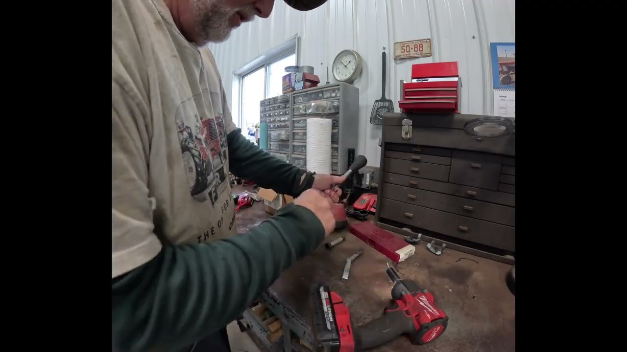 Farmall 756 D. T/A lever adjustment/repair.