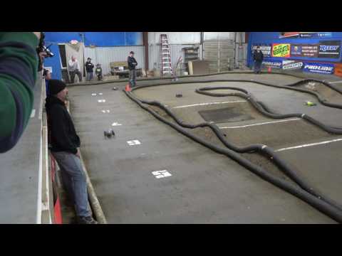 A-MAIN 2WD.BUGGY.AT THE TRACK 01/07/17/ HERE IS THE VIDEO//