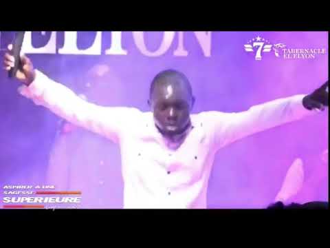 Les anges du ciel ne peuvent comprendre cette grâce infinie (Menm zanj nan syèl yo pa konprann)