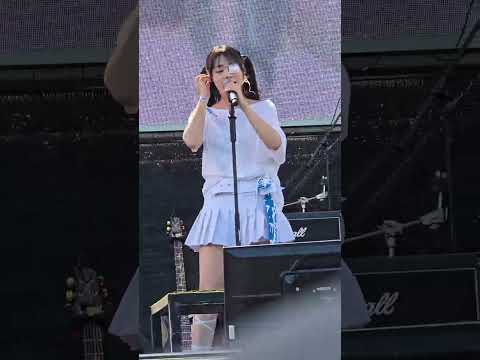 260523 QWER 이시연 자유선언, 가짜아이돌 세로직캠 in 피크페스티벌