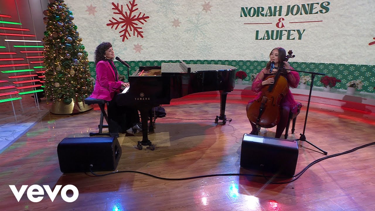 Norah Jones, Laufey - Have Yourself a Merry Little Christmas 