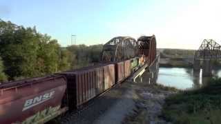 preview picture of video 'BNSF Bridge over Missouri River @ Plattsmouth NE'