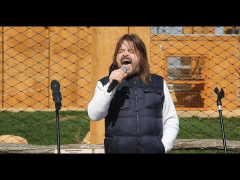 Bohouš Josef přežil těžkou srdeční příhodu. Nyní znovu stanul na pódiu. Zpěvák nechyběl na natáčení