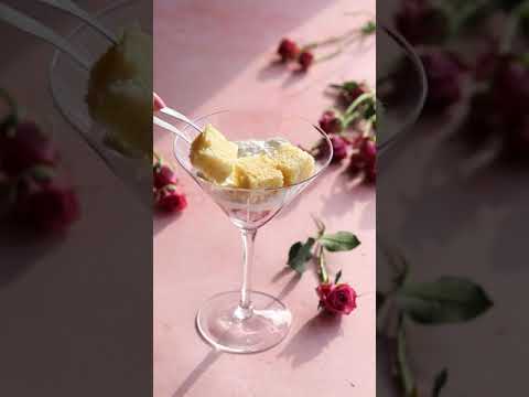 Strawberries and cream Parfait🍸