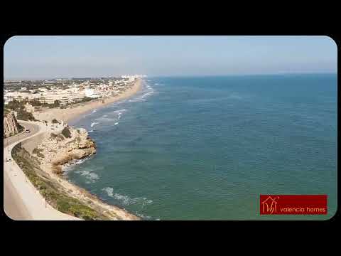 Sea Dream next to Cullera Lighthouse . 3 double bedrooms 2 bathrooms. Renovated