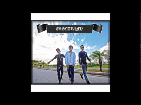 Electroboyz - « Should I Laugh or Cry » (feat. Baek Ji-young)