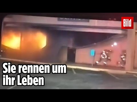 Schock-Video: Betonplatte fällt auf Feuerwehrleute