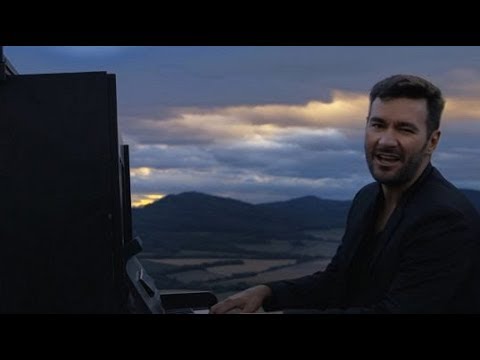 Režisér F. A. Brabec letos v létě natočil film Gump – pes, který naučil lidi žít, jehož scénář vznik