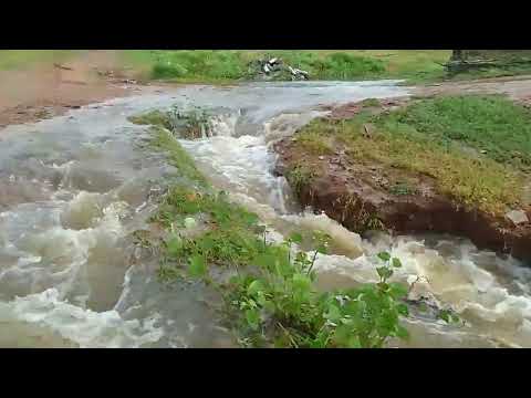 Açude de Malhada Bonita, Santa Helena-PB, sangrando, em março de 2026.