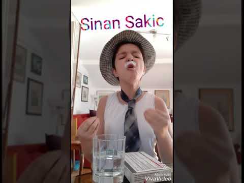 Parodija na balkanske pevace