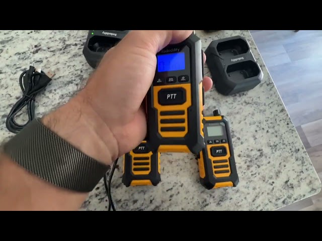 Vídeo relacionado con Radioddity HD-1 Talkie-Walkie IP67 Resistente al Agua, Conjunto de radios robustas PMR, Resistentes al Polvo y a los Golpes con Llamada de Grupo a un botón, SOS (4 Unidades, Amarillo)