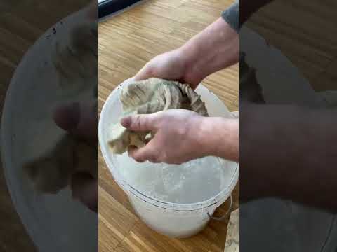 Cleaning and re-waxing parquet flooring: Here's how!