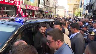 YENİ Parti Genel Başkanı Özgür Özel, Kongre Caddesi'nde esnafı ziyaret