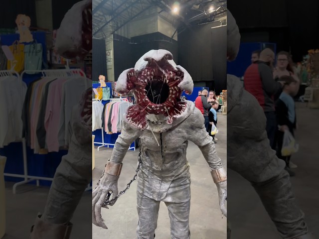 Vídeo relacionado con Rubies Stranger Things Deluxe Demogorgon Disfraz de tamaño adulto, tamaño grande, licencia oficial netflix para carnaval, despedidas, fiestas y cosplay