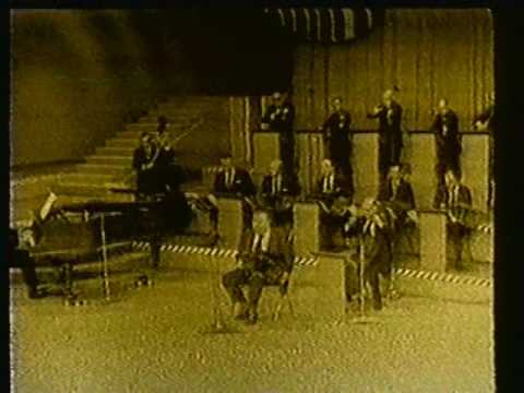 Anibal Troilo  y su orquesta Interpreta el tango " Che Buenos Aires"