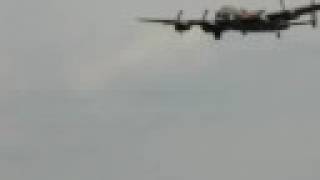 preview picture of video 'Lancaster Bomber flyby Vintage Wings 2008 Ottawa'