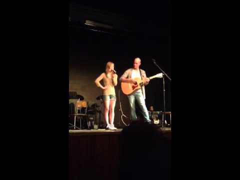 Saga sjunger , fan va bra du är saga !!!:*