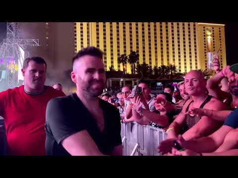 Gareth Emery feat. Sarah de Warren - Calling Home (Official Music Video)