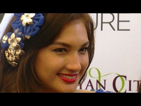 Nadine Chandrawinata Kenakan Gaun Pengantin - Hot Shot