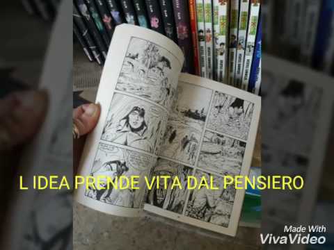Libreria con carta di fumetti bianco e nero.