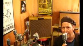 Video thumbnail for Shure 55S Unidyne 1955 Elvis Mic by GoldenBug
